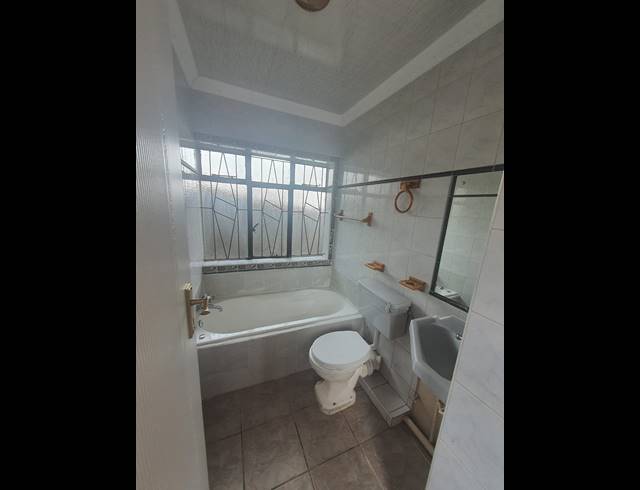 2 BEDROOM APARTMENT TO LET IN THREE RIVERS PROPER